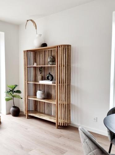 indretningskonsulent-bloomingville-reol-koekkenalrum